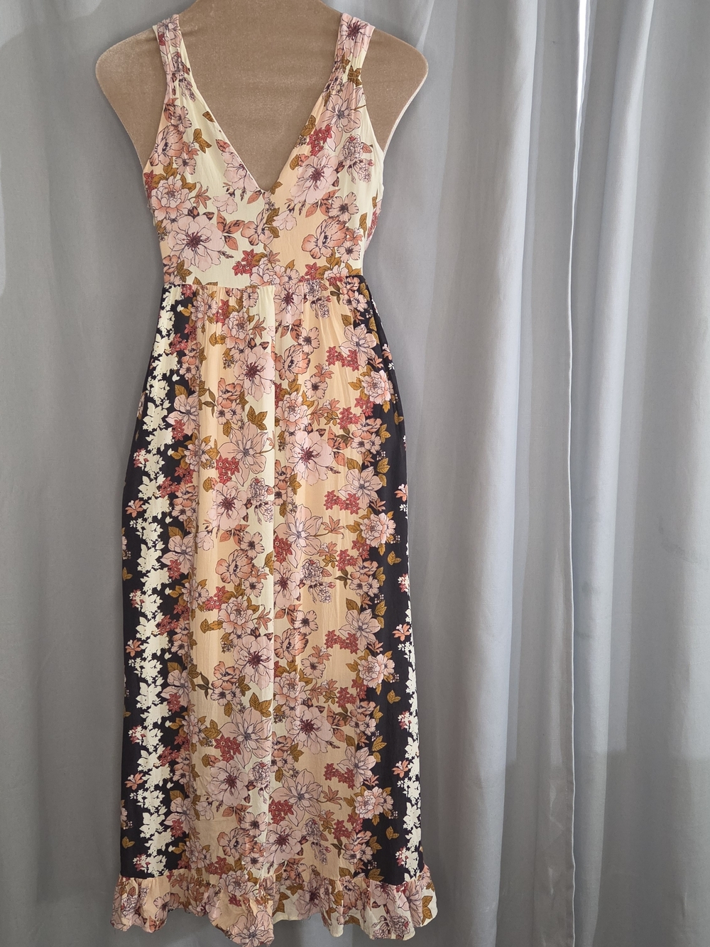 Floral Maxi Dress Cream and Pink By Crimson Size Medium With Festive Boho Feel - Picture 4 of 9